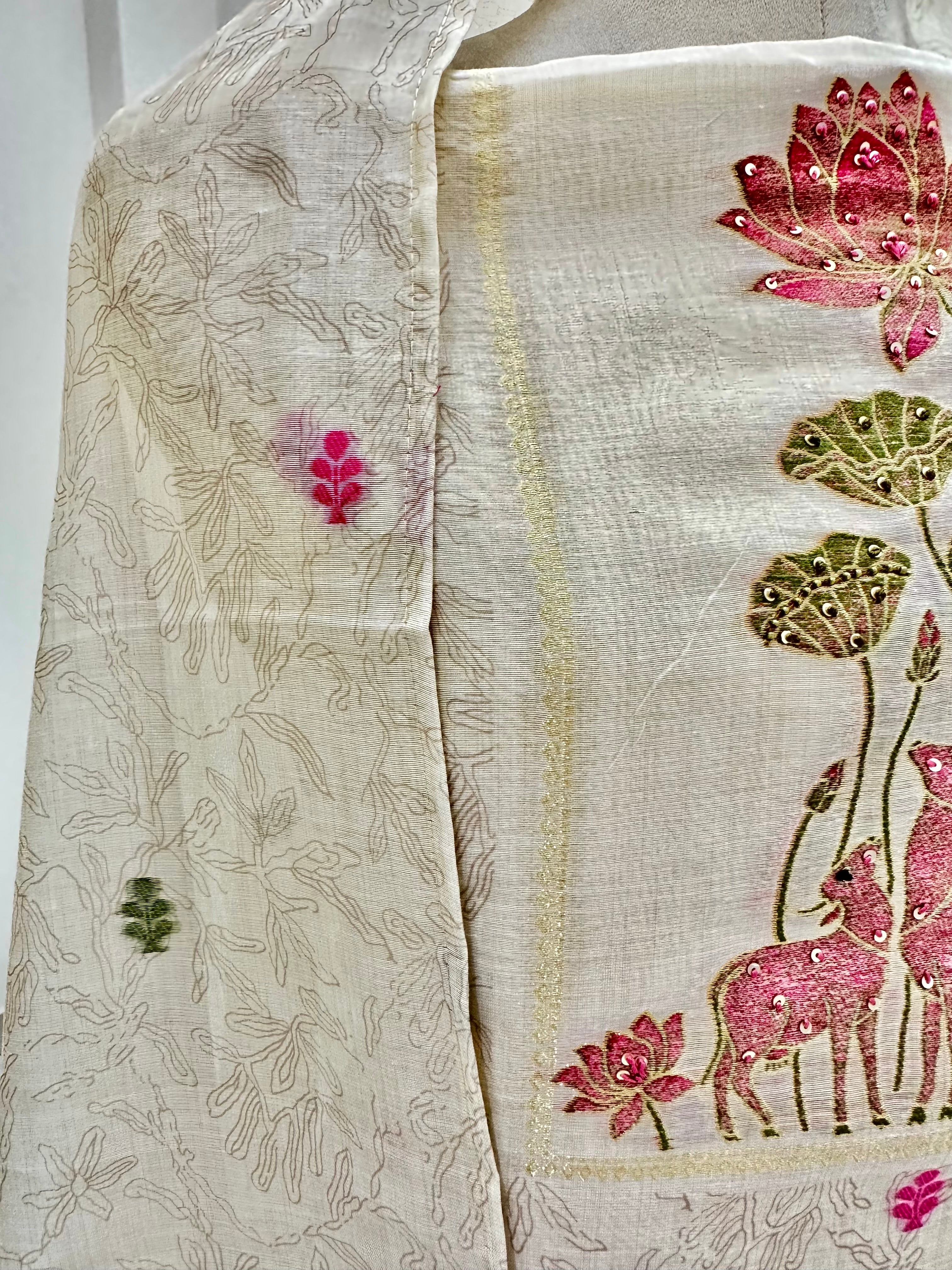 Deer in Lotus Bloom Set