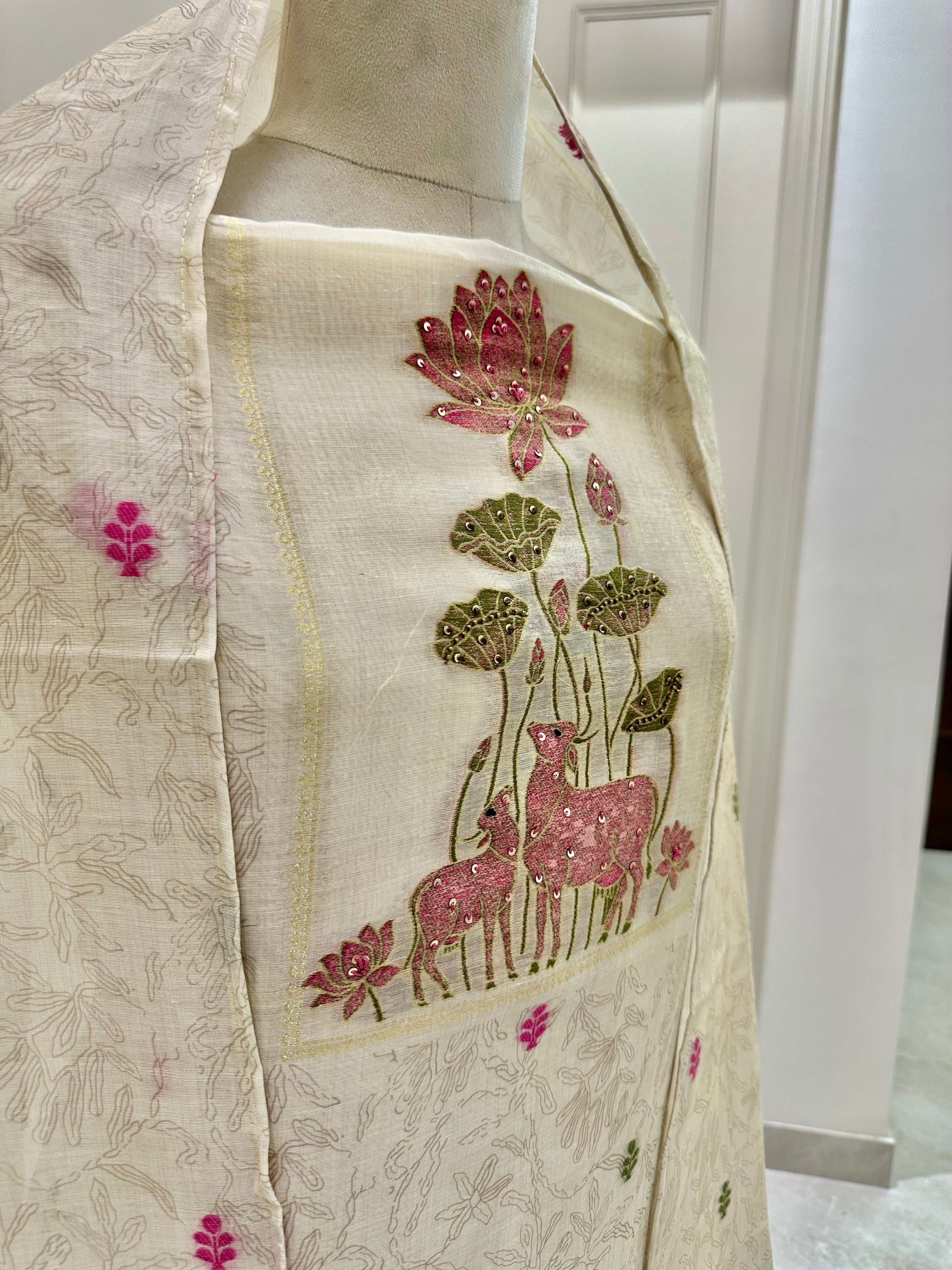 Deer in Lotus Bloom Set