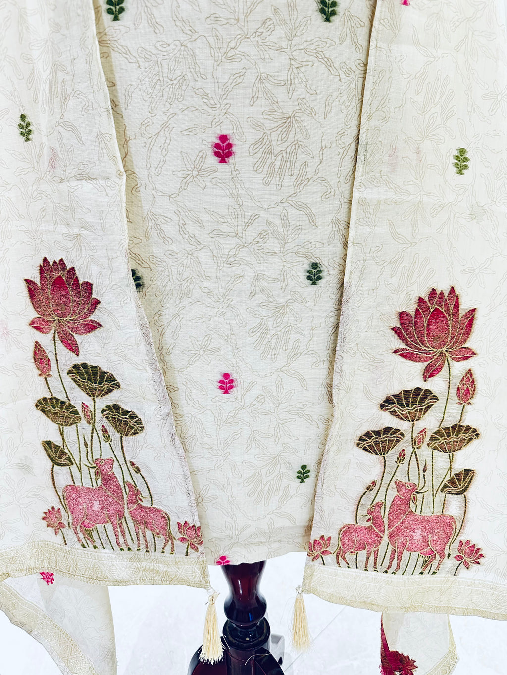 Deer in Lotus Bloom Set